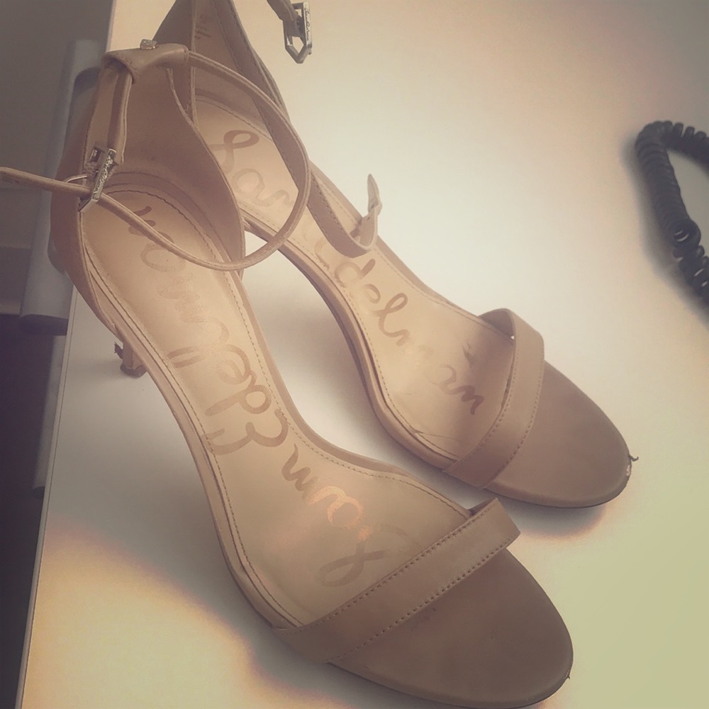 Tan heel